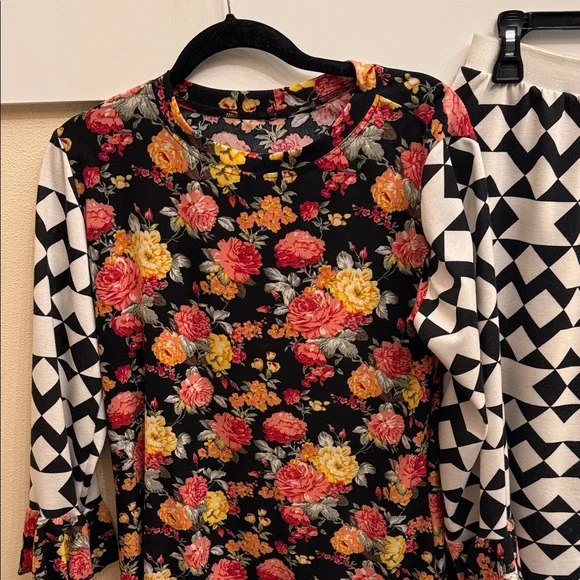 Floral and Geometric Print Top and Skirt Set - Picture 3 of 3